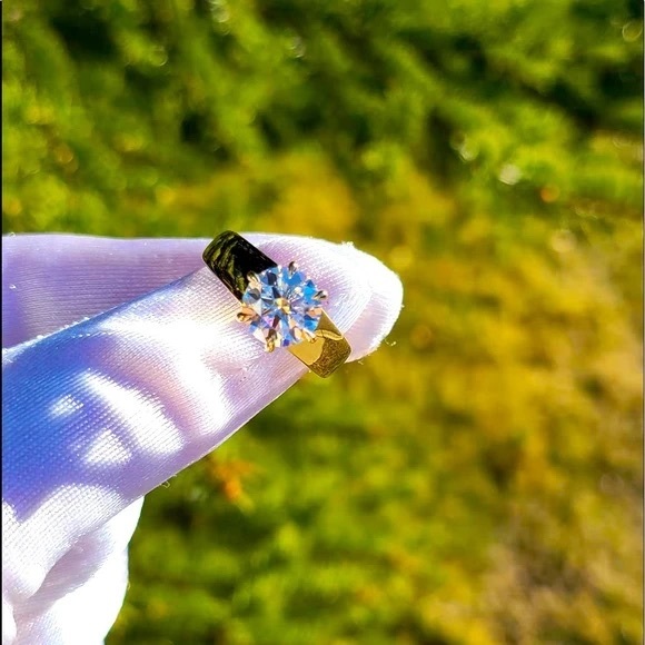 Solid 14k gold 2.5ct moissanite ring - Picture 8 of 9